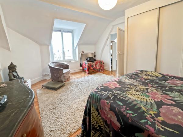 LE MANS Quartier Croix de Pierre / Les Maillets Maison de type longère 2 chambres et un bureau