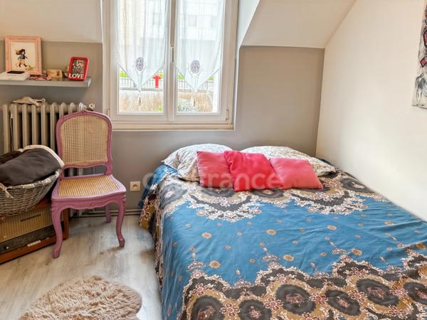 LE MANS Quartier Croix de Pierre / Les Maillets Maison de type longère 2 chambres et un bureau