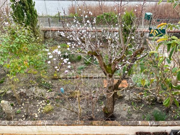 LE MANS Quartier Croix de Pierre / Les Maillets Maison de type longère 2 chambres et un bureau