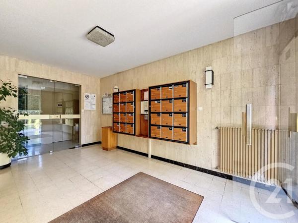 Appartement F5 à vendre  5 pièces - 99 m 2   TROYES  - 10
