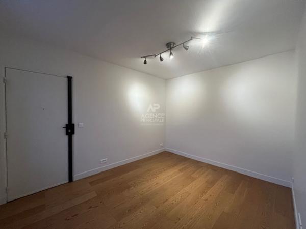 Versailles Notre-Dame Appartement 2 piéces 35 m² carrez situé au 2ème étage avec cave 315 000 € ** - Référence 27314