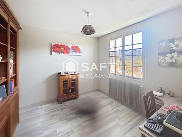 Maison 6 chambres, sous sol complet et jardin clos.