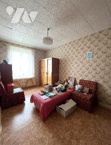 Immeuble comprenant 2 logements, (ou maison d'habitation), garages, + terrain (constructible)