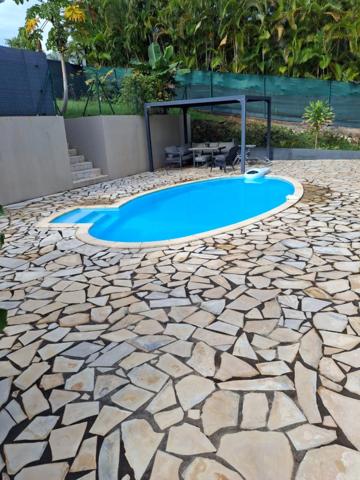 HOUELBOURG, VILLA + DEPENDANCE AVEC PISCINE