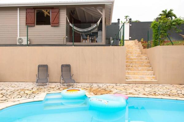 HOUELBOURG, VILLA + DEPENDANCE AVEC PISCINE