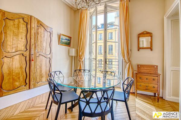 Versailles Saint-Louis Appartement 6 pièces 144.03 m² carrez situé au 2ème étage avec chambre de service, cave et parking en option €1 290 000 ** - Référence 25565
