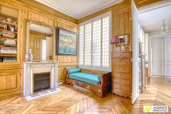 Versailles Saint-Louis Appartement 6 pièces 144.03 m² carrez situé au 2ème étage avec chambre de service, cave et parking en option €1 290 000 ** - Référence 25565
