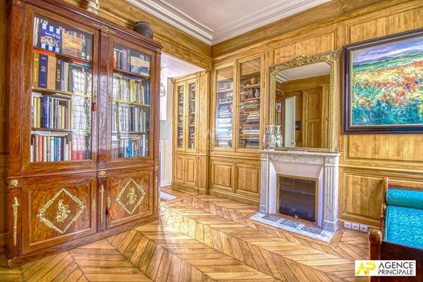 Versailles Saint-Louis Appartement 6 pièces 144.03 m² carrez situé au 2ème étage avec chambre de service, cave et parking en option €1 290 000 ** - Référence 25565