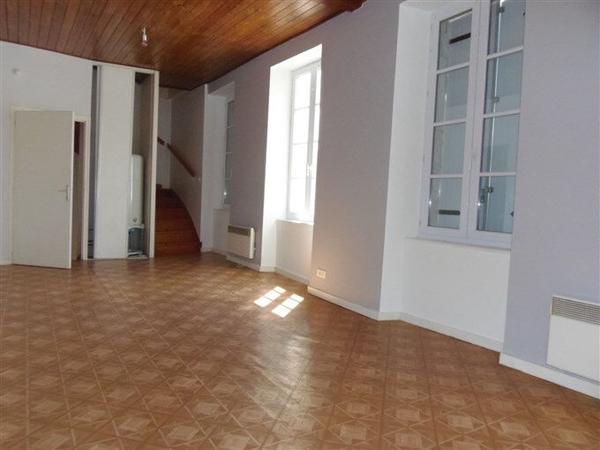 Maison MOUTIERS LES MAUXFAITS 4 pièce(s) 90 m2