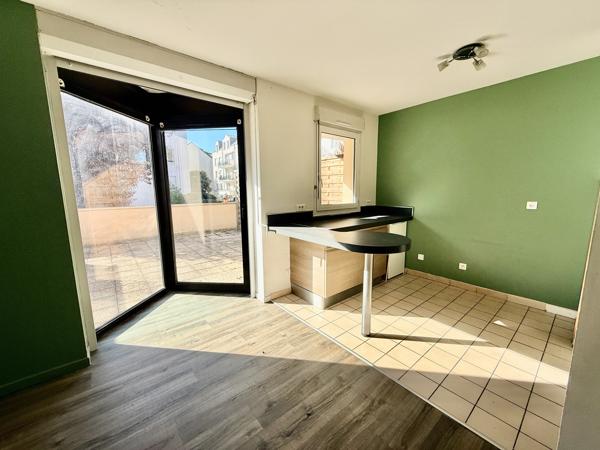 Studio avec terrasse et place de parking
