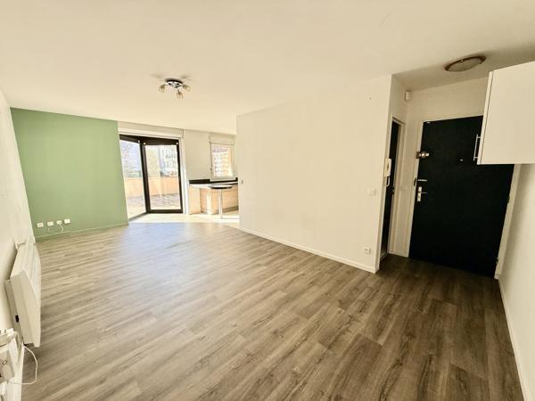 Studio avec terrasse et place de parking