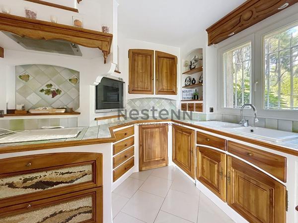 Magnifique villa de près de 300m2 sur plus de 8000m2 de terrain au calme absolu et sans aucun vis à vis