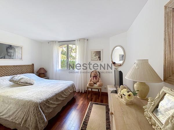 Magnifique villa de près de 300m2 sur plus de 8000m2 de terrain au calme absolu et sans aucun vis à vis