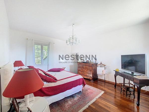 Magnifique villa de près de 300m2 sur plus de 8000m2 de terrain au calme absolu et sans aucun vis à vis