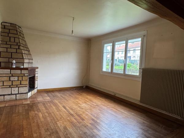 MAISON INDIVIDUELLE 4 CHAMBRES, JARDIN ET DEUX GARAGES