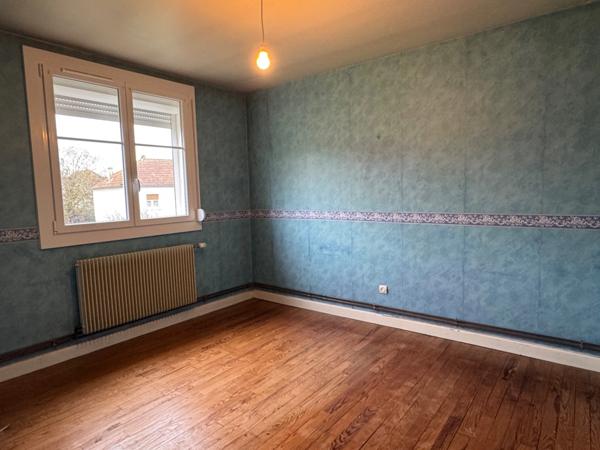 MAISON INDIVIDUELLE 4 CHAMBRES, JARDIN ET DEUX GARAGES