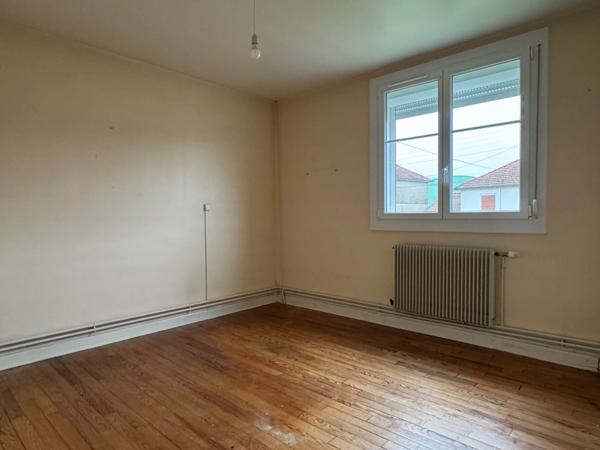 MAISON INDIVIDUELLE 4 CHAMBRES, JARDIN ET DEUX GARAGES