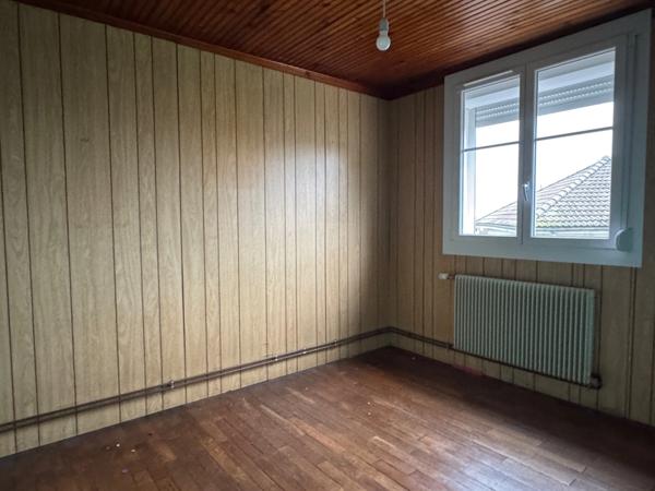 MAISON INDIVIDUELLE 4 CHAMBRES, JARDIN ET DEUX GARAGES