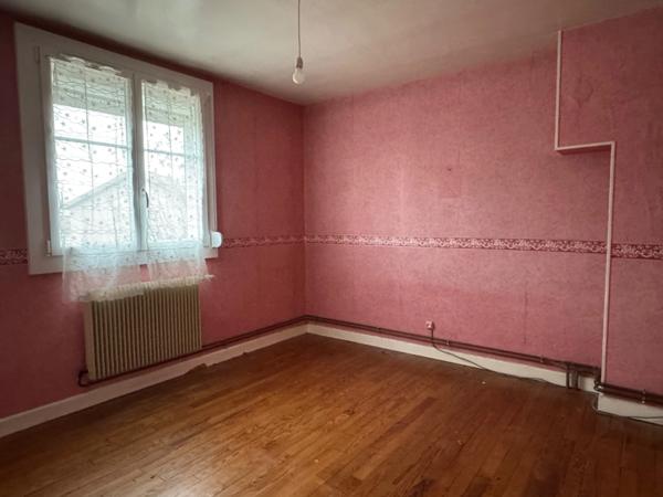 MAISON INDIVIDUELLE 4 CHAMBRES, JARDIN ET DEUX GARAGES