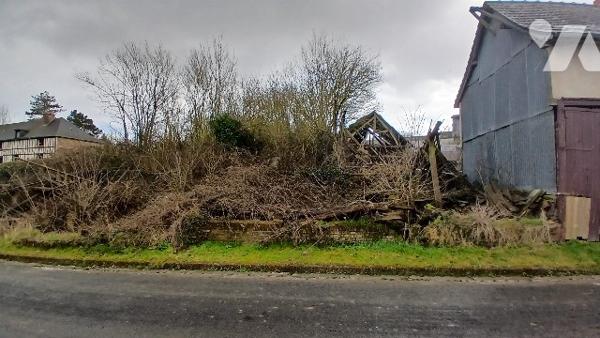 A VENDRE A LINCHEUX terrain sur lequel est édifiée une grange en ruine d'environ 250 m².