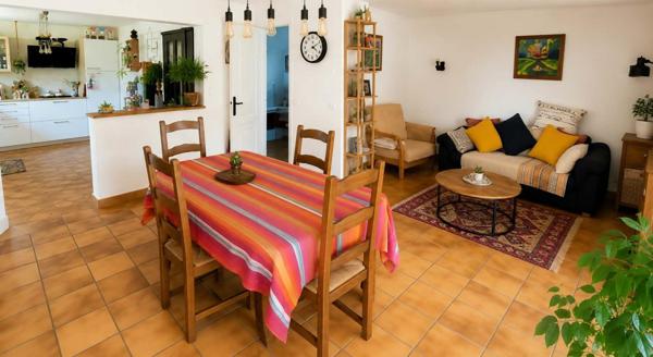 BELLE MAISON AU CALME AVEC GRAND JARDIN ARBORE (arbres fruitiers)