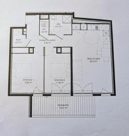 Situé a Toulon Ouest, cet appartement bénéficie d'un emplacement pratique à proximité des transports en commun, des écoles et des collèges. Avec ses commodités, il offre un cadre de vie confortable et moderne.