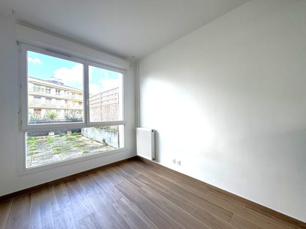 Appartement
         2 pièces
        - 51 m² 242 000 € *