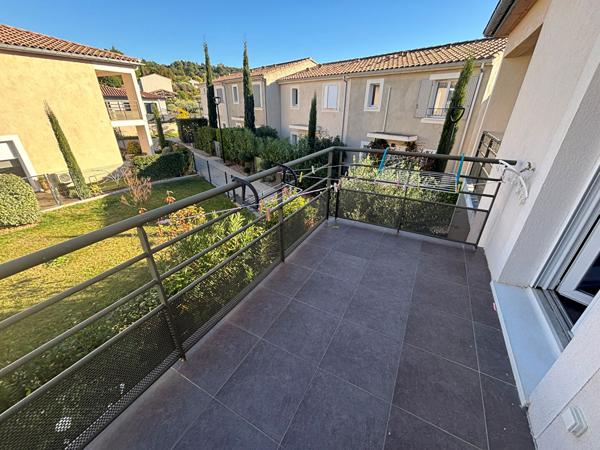 APPARTEMENT T1 LAGNES 32.65 m² AVEC TERRASSE ET PARKING