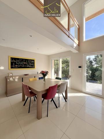 RARE dans BRESSUIRE ! Magnifique Propriété dans un parc clos de 2247m², aux portes du centre ville !!