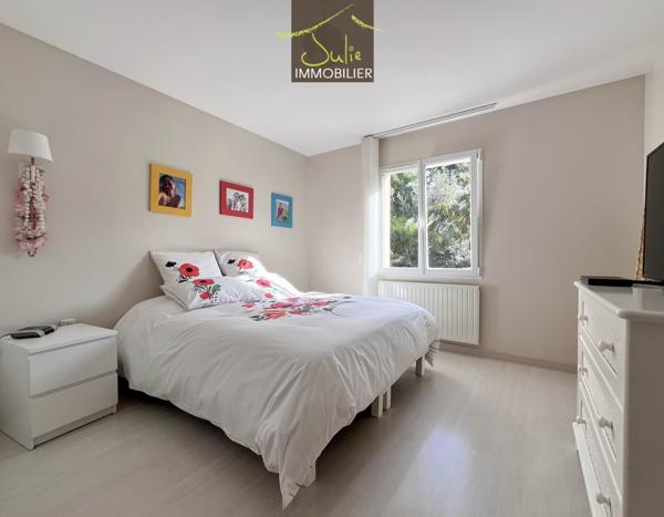 RARE dans BRESSUIRE ! Magnifique Propriété dans un parc clos de 2247m², aux portes du centre ville !!