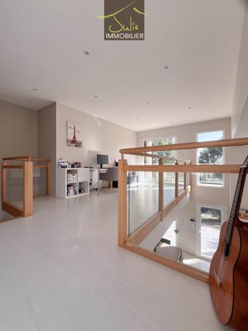 RARE dans BRESSUIRE ! Magnifique Propriété dans un parc clos de 2247m², aux portes du centre ville !!