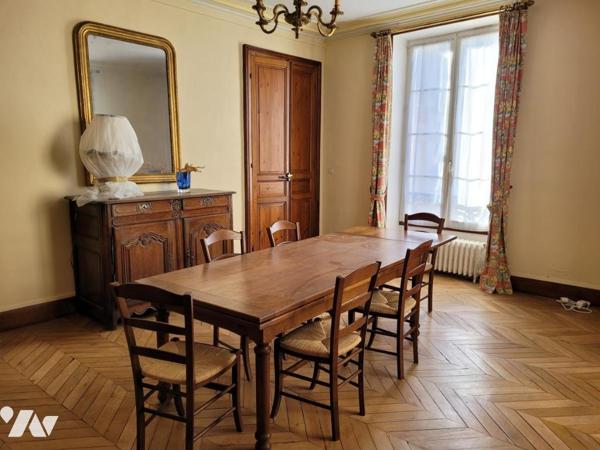 Sur la commune de Mamers, très belle maison de caractère d'une surface habitable de 196m² 