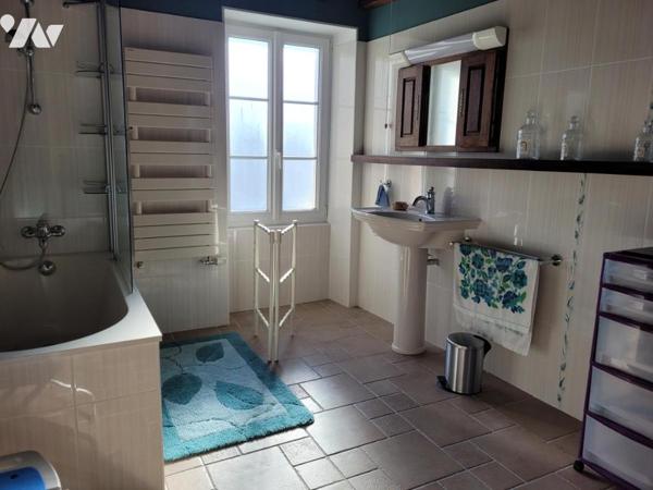 Sur la commune de Mamers, très belle maison de caractère d'une surface habitable de 196m² 