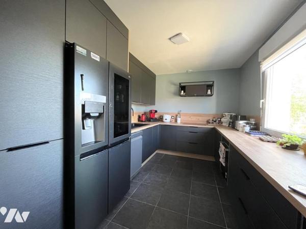 En exclusivité à TINQUEUX, maison indépendante d'une surface de 166m² au sol (133m² >1m80) avec...