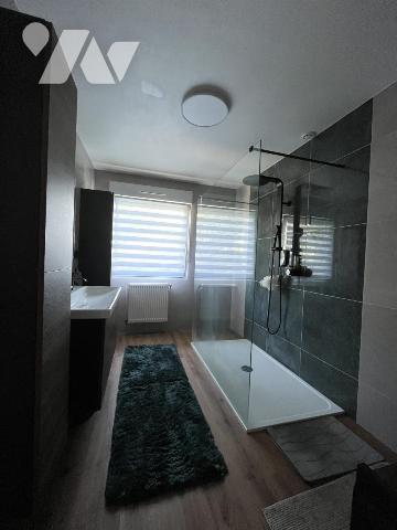 En exclusivité à TINQUEUX, maison indépendante d'une surface de 166m² au sol (133m² >1m80) avec...