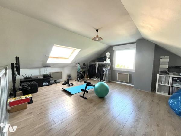 En exclusivité à TINQUEUX, maison indépendante d'une surface de 166m² au sol (133m² >1m80) avec...