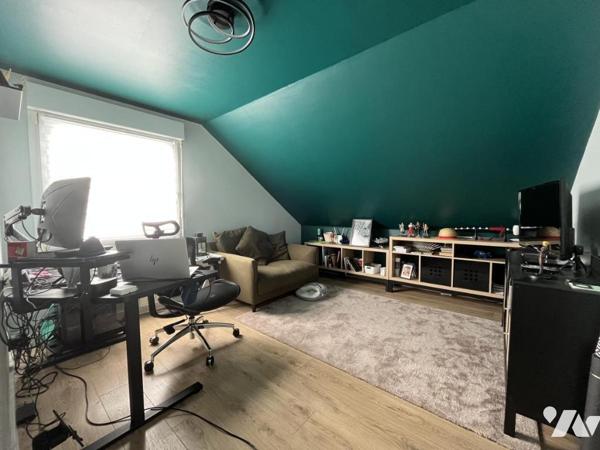 En exclusivité à TINQUEUX, maison indépendante d'une surface de 166m² au sol (133m² >1m80) avec...