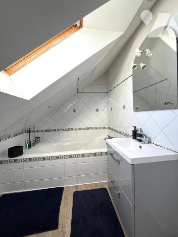 En exclusivité à TINQUEUX, maison indépendante d'une surface de 166m² au sol (133m² >1m80) avec...