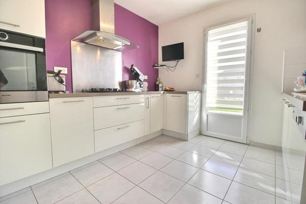 Maison de plain-pied de 5 pièces, 4 chambres avec jardin clos