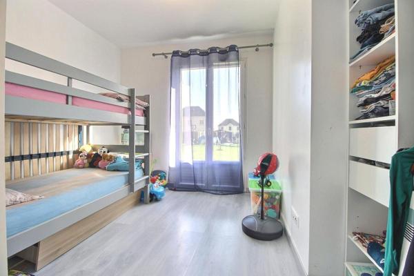 Maison de plain-pied de 5 pièces, 4 chambres avec jardin clos