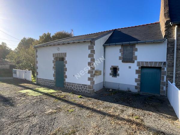 A 2 pas de Ragon, dans un hameau, En VENTE Longère de 93 m2 à rénover, jardin !