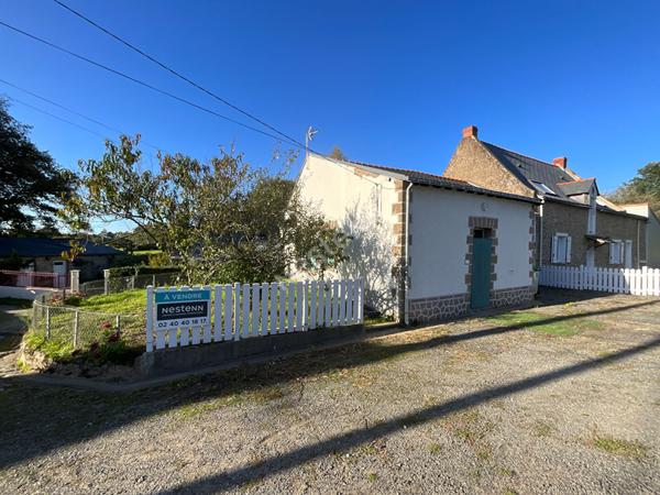 A 2 pas de Ragon, dans un hameau, En VENTE Longère de 93 m2 à rénover, jardin !