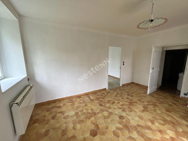 A 2 pas de Ragon, dans un hameau, En VENTE Longère de 93 m2 à rénover, jardin !