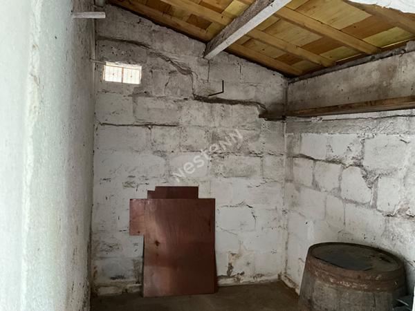 A 2 pas de Ragon, dans un hameau, En VENTE Longère de 93 m2 à rénover, jardin !