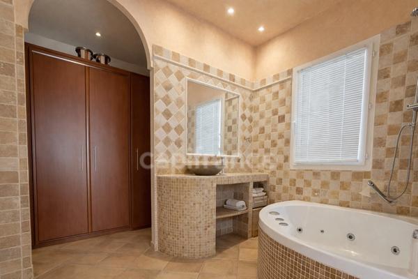 ERBALUNGA VILLA 120 m² PISCINE VUE MER EN NUE PROPRIETE OCCUPEE ( Investissement)