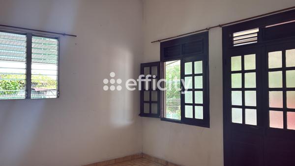 Maison
         6 pièces
        - 105 m² Exclusivité 240 000 € *