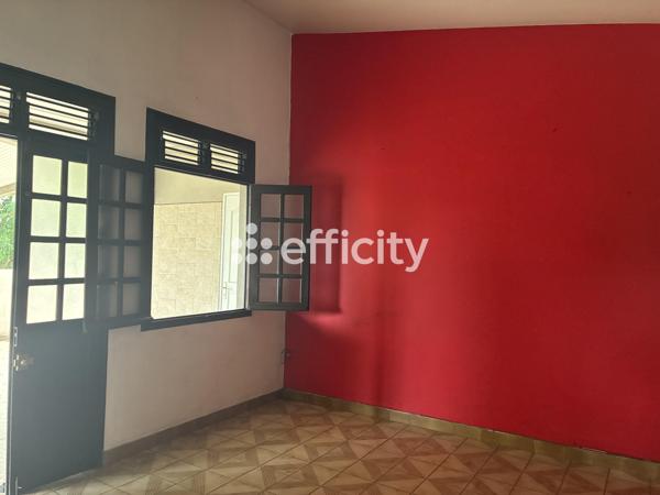 Maison
         6 pièces
        - 105 m² Exclusivité 240 000 € *