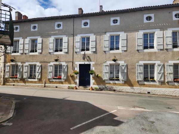 Champagne Mouton - Chambre d'hôtes avec jardin privé, piscine et parking Champagne mouton