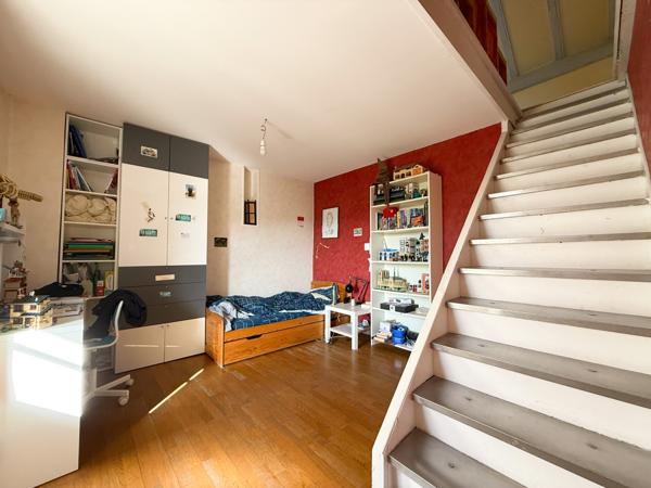 Rillieux-la-Pape (69140) VANCIA - Corps de ferme 8 pièces 190 m²