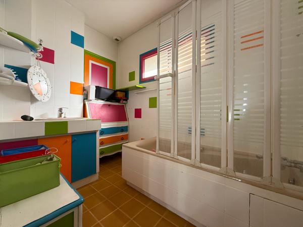 Rillieux-la-Pape (69140) VANCIA - Corps de ferme 8 pièces 190 m²